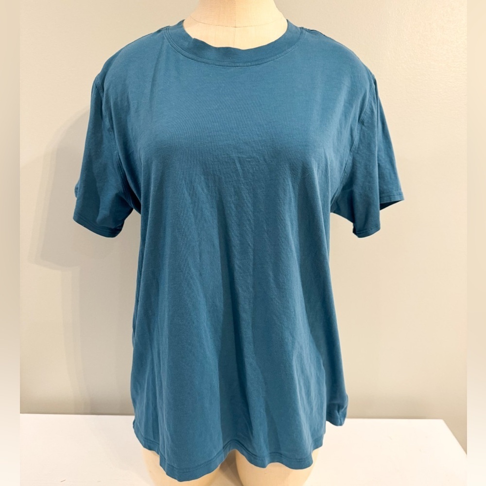 Lululemon women’s shirt size 6 light blue